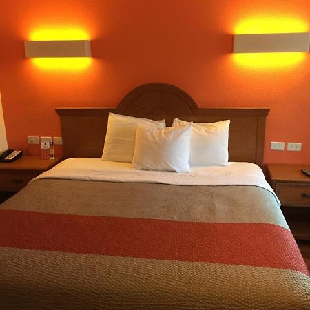Fairbridge Inn Express North Lima Bagian luar foto